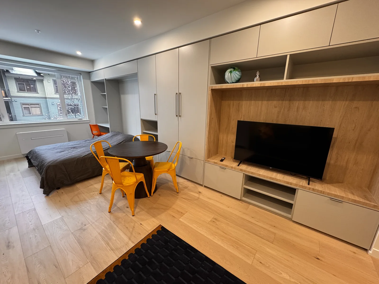 Entertainment unit with smart TV